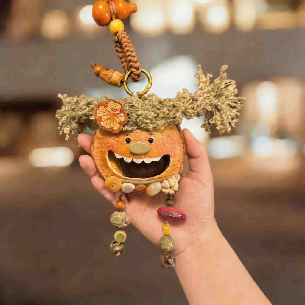 Open-Mouth Pod Doll – Mossy Tassel Gremlin