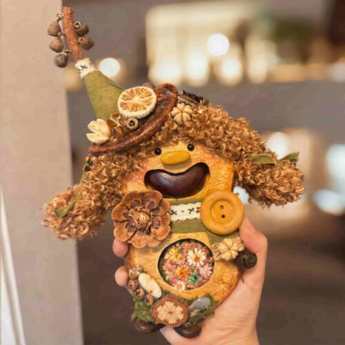 Open-Mouth Pod Doll – Curly Bell-Hat Puppy