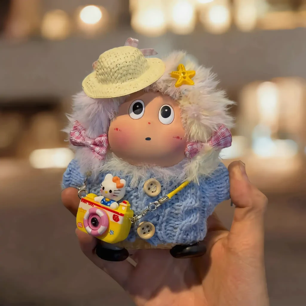 Poddolls finished doll with straw hat and starfish accessory, main image